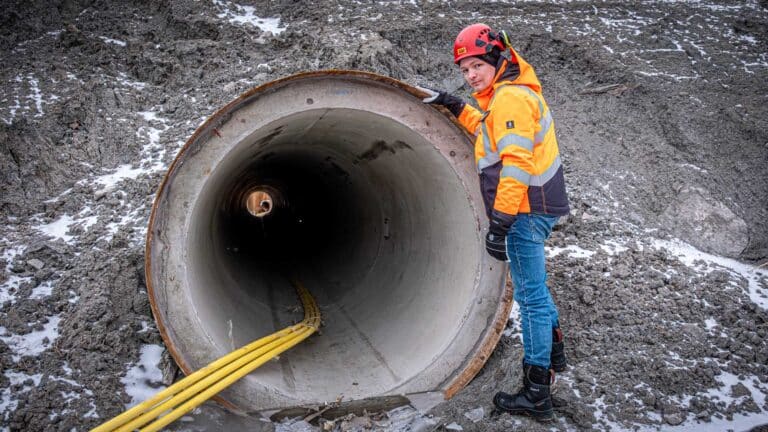 Njål Sørensen ved Ø1600 betongrør tunnelert under RV22